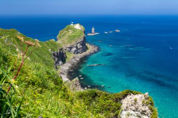 積丹半島から日本海に突き出す神威岬の絶景