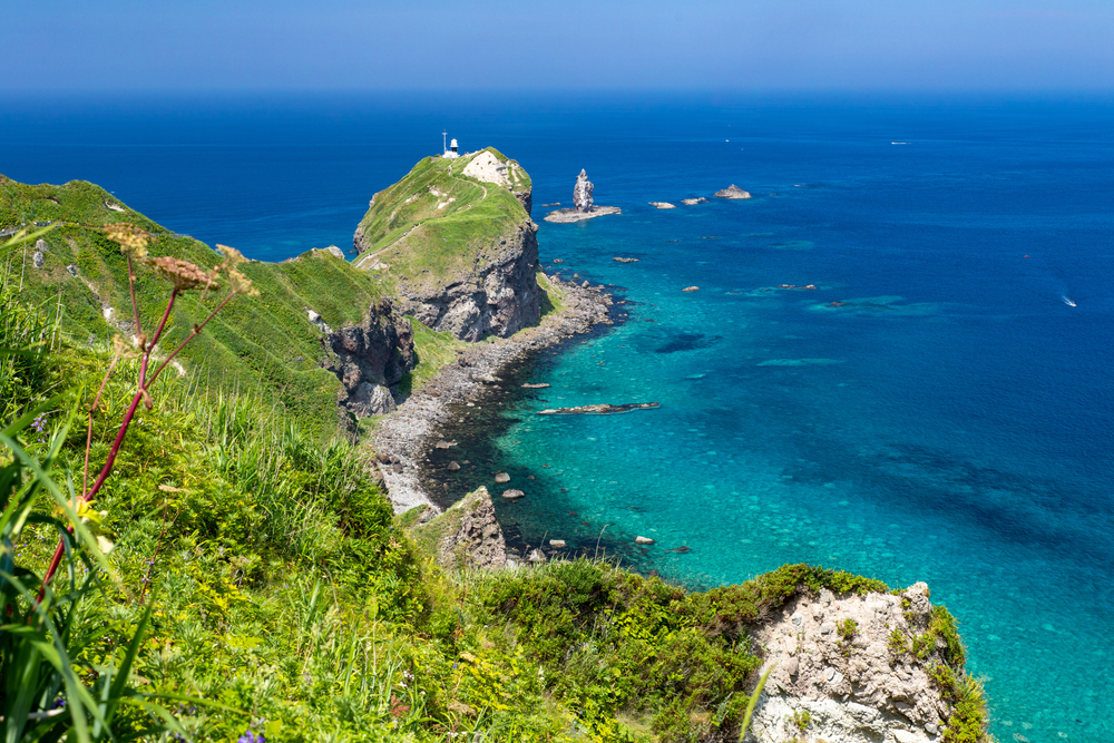 積丹半島から日本海に突き出す神威岬の絶景